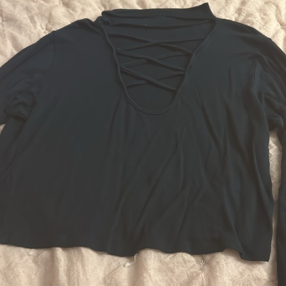 Charlotte Russe Green Criss Cross Low Cut Crop Top - Picture 2 of 8